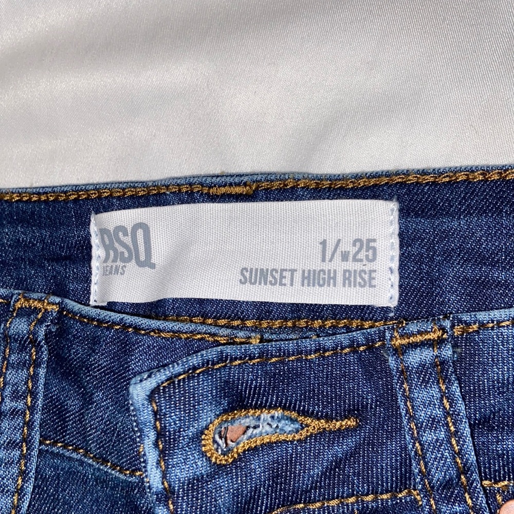 Shorts - Picture 3 of 3